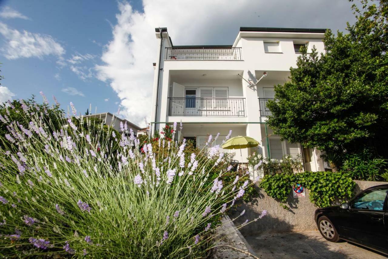 Apartments Marta Crikvenica Buitenkant foto